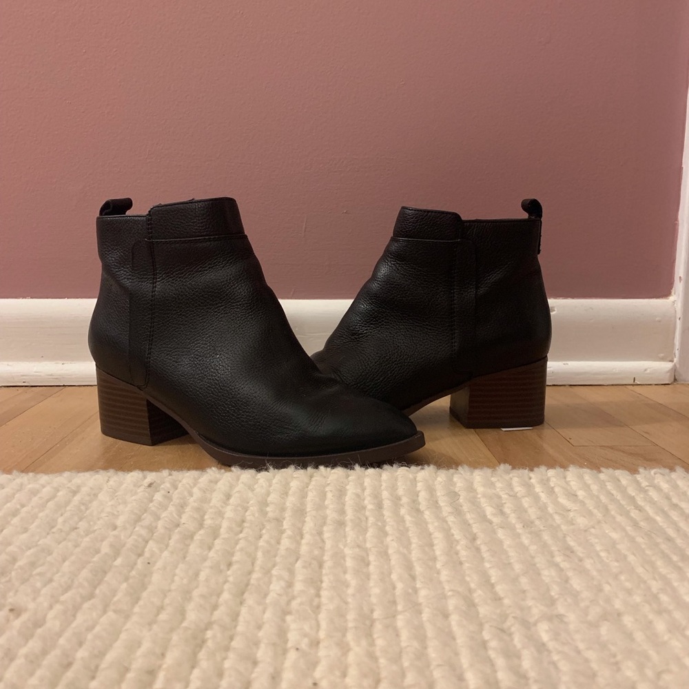 Gap size 6 heeled ankle booties